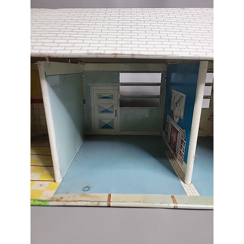 Vintage Tin Litho Ranch Style Metal Dollhouse T Cohn 1950 Furniture Pool READ - Picture 8 of 16